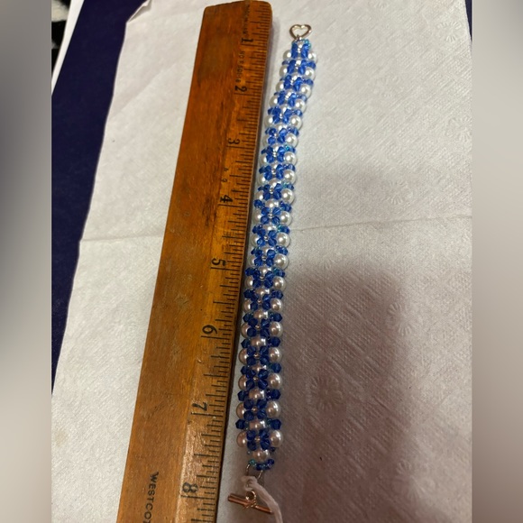 Hand crafted bracelet white glass pearls & Czech bicones toggle clasp. - Picture 4 of 5